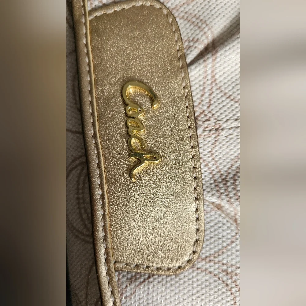 Coach wristlet bag. - Picture 2 of 9